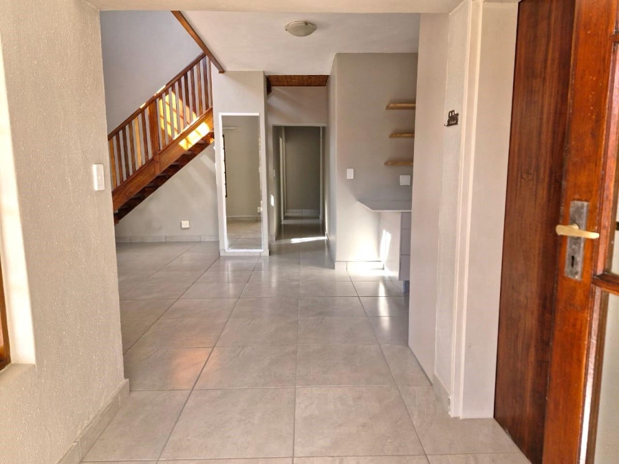 To Let 3 Bedroom Property for Rent in Meerhof North West